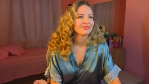Snapshot of hloya_jons chatting on 09.29.25 Ksenia online show from 09.29.25