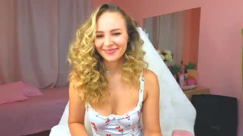Snapshot of hloya_jons chatting on 10.13.25 Ksenia online show from 10.13.25