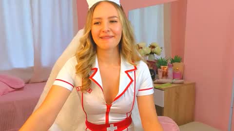 Snapshot of hloya_jons chatting on 10.18.25 Ksenia online show from 10.18.25