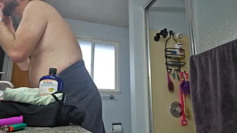 Snapshot of hobbes80 chatting on 12.06.24 hobbes80 online show from 12.06.24