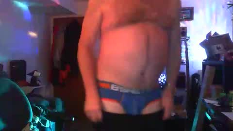 Snapshot of hobbes80 chatting on 12.31.24 hobbes80 online show from 12.31.24