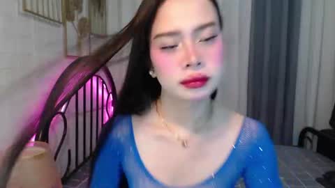 Snapshot of hoelymolly chatting on 06.28.26 hoelymolly online show from 06.28.26