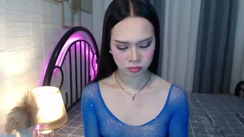 Snapshot of hoelymolly chatting on 07.13.26 hoelymolly online show from 07.13.26