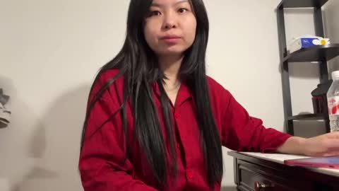 Snapshot of hola_sunflower chatting on 10.18.25 amy online show from 10.18.25