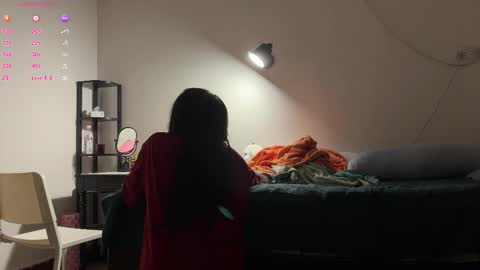 Snapshot of hola_sunflower chatting on 10.19.25 amy online show from 10.19.25