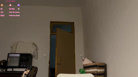 Snapshot of hola_sunflower chatting on 10.20.25 amy online show from 10.20.25