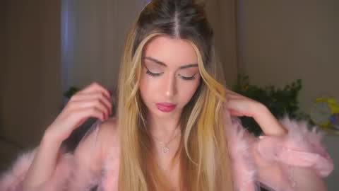 Snapshot of holayoula chatting on 04.27.26 Moni Monica online show from 04.27.26