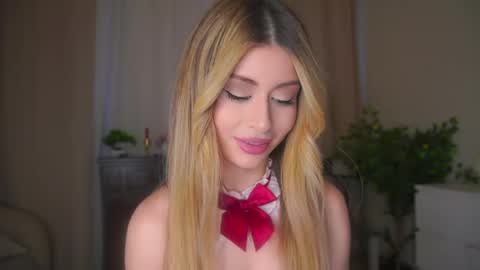 Snapshot of holayoula chatting on 05.01.26 Moni Monica online show from 05.01.26