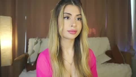 Snapshot of holayoula chatting on 06.07.26 Moni Monica online show from 06.07.26