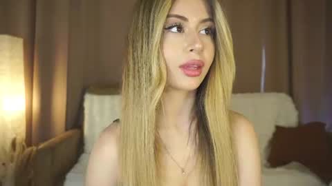Snapshot of holayoula chatting on 06.25.26 Moni Monica online show from 06.25.26