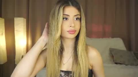 Snapshot of holayoula chatting on 07.09.26 Moni Monica online show from 07.09.26