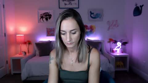 Snapshot of holihurricane chatting on 10.01.25 Holi Hurricane online show from 10.01.25