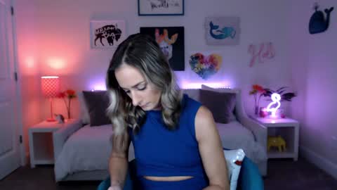 Snapshot of holihurricane chatting on 10.04.25 Holi Hurricane online show from 10.04.25