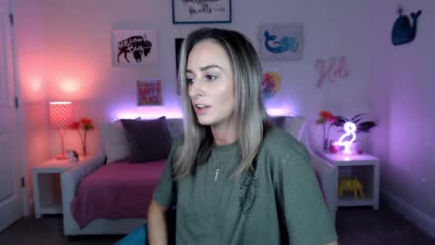 Snapshot of holihurricane chatting on 10.08.25 Holi Hurricane online show from 10.08.25