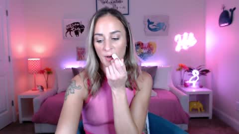 Snapshot of holihurricane chatting on 10.11.25 Holi Hurricane online show from 10.11.25