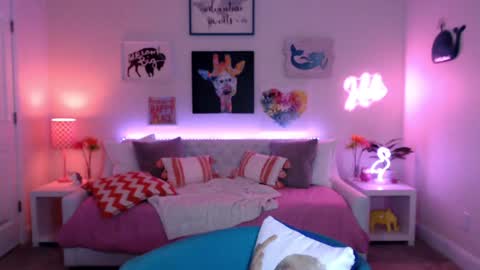 Snapshot of holihurricane chatting on 10.16.25 Holi Hurricane online show from 10.16.25