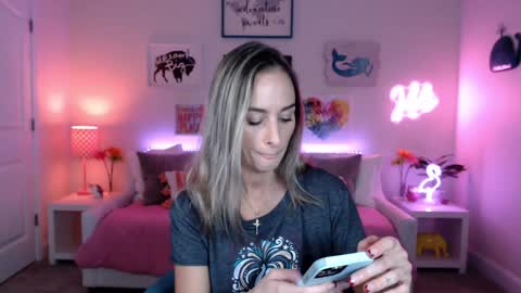 Snapshot of holihurricane chatting on 10.20.25 Holi Hurricane online show from 10.20.25