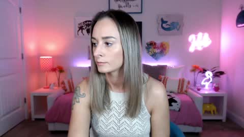 Holi Hurricane online show from 11.26.25