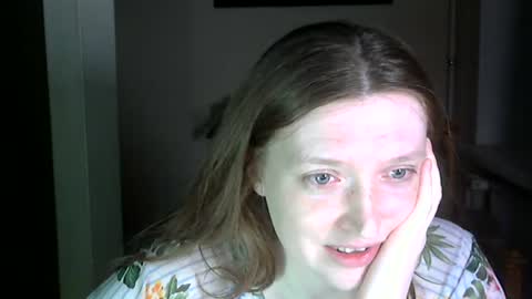 Snapshot of holistic_woman chatting on 06.19.26 holistic_woman online show from 06.19.26