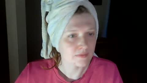 Snapshot of holistic_woman chatting on 06.24.26 holistic_woman online show from 06.24.26