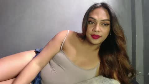 holliescarlet online show from 12.07.24