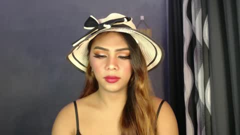 holliescarlet online show from 12.22.24