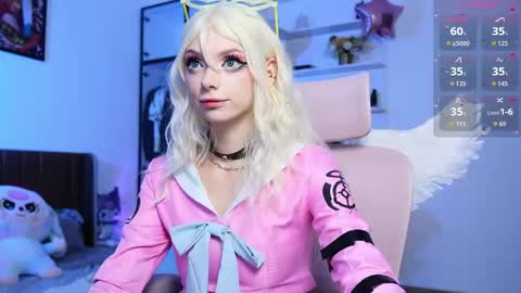 Snapshot of holliwould_ chatting on 05.05.26 Holli online show from 05.05.26