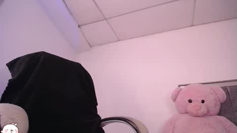 Snapshot of holly_16 chatting on 11.06.25 holly_16 online show from 11.06.25