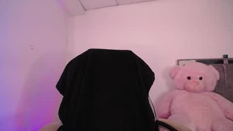 Snapshot of holly_16 chatting on 11.09.25 holly_16 online show from 11.09.25