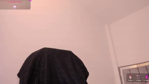 Snapshot of holly_16 chatting on 05.23.26 holly_16 online show from 05.23.26