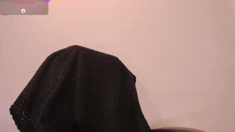 Snapshot of holly_16 chatting on 05.23.26 holly_16 online show from 05.23.26