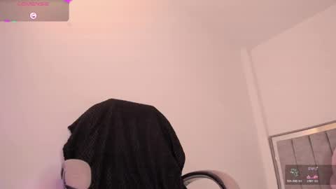 Snapshot of holly_16 chatting on 05.25.26 holly_16 online show from 05.25.26