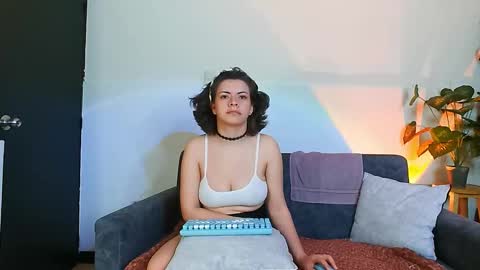 Holly and Honey online show from 11.13.25