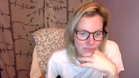 holly_bourbon online show from 06.11.26