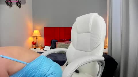 Holly Madisson online show from 10.05.25