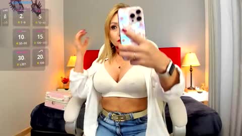 Holly Madisson online show from 11.10.25