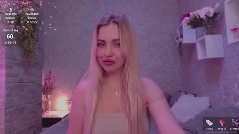 holly_molly8 online show from 09.24.25