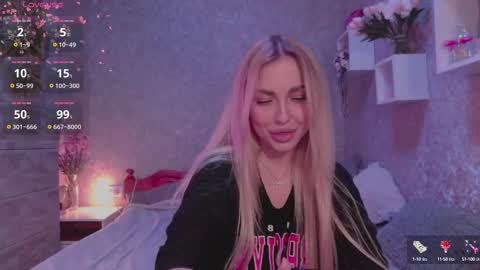 Snapshot of holly_molly8 chatting on 10.04.25 holly_molly8 online show from 10.04.25