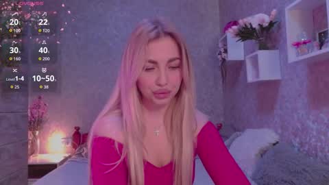 Snapshot of holly_molly8 chatting on 10.07.25 holly_molly8 online show from 10.07.25