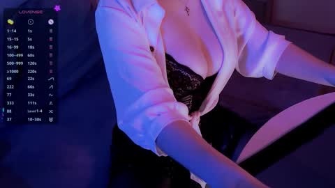 Snapshot of holly_molly_69 chatting on 09.19.25 Molly online show from 09.19.25