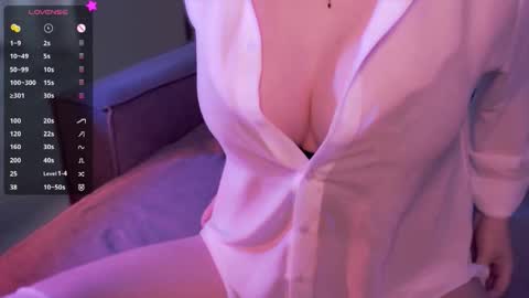 Snapshot of holly_molly_69 chatting on 12.19.25 Molly online show from 12.19.25