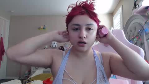 Holly Kitty online show from 03.04.25