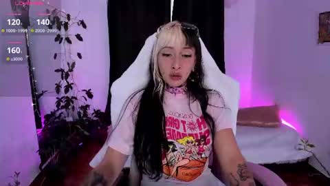 Holly Hudson     online show from 06.18.26