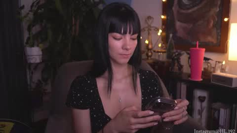 Holly Linder online show from 12.03.25