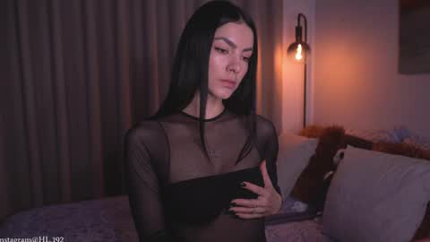 Holly Linder online show from 04.02.26