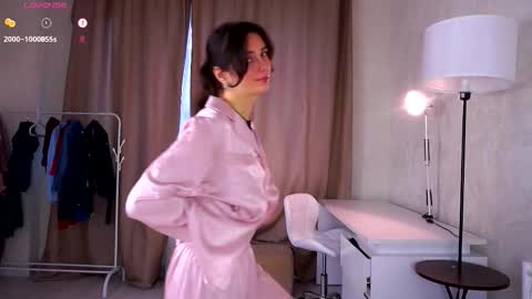 Snapshot of hollymonica chatting on 10.06.25 Delly online show from 10.06.25