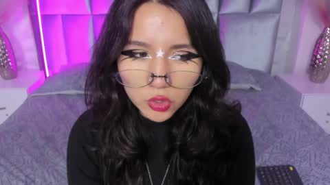 hollypeach_ online show from 03.29.26