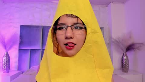 hollypeach_ online show from 04.06.26