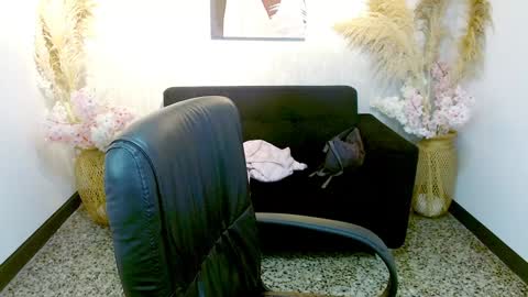 Holly online show from 01.08.25