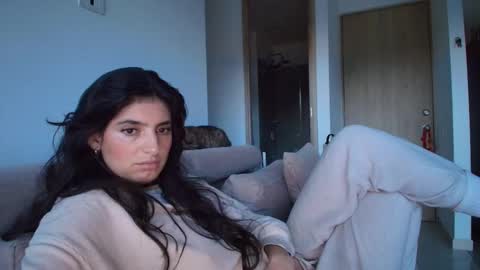 hollyshit_ online show from 10.18.25